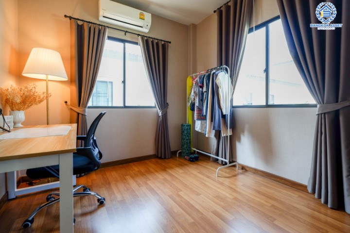 *****บ้านเดี่ยวมือสองย่านนนทบุรี ม.เซนโทร เวสต์เกต กาญจนาภิเษก คุณภาพแบรนด์ AP เนื้อที่มากถึง 51 ตร.ว. ฟังก์ชัน 3 ห้องนอน 2 ห้องน้ำ 2 ที่จอดรถ พร้อมของแถมมากมาย และเฟอร์ฯ บิวท์อินทั้งหลัง บนทำเลเยี่ยม ใกล้เซ็นทรัลเวสต์เกต และรถไฟฟ้าสายสีม่วง "สถานีคลองบางไผ่"